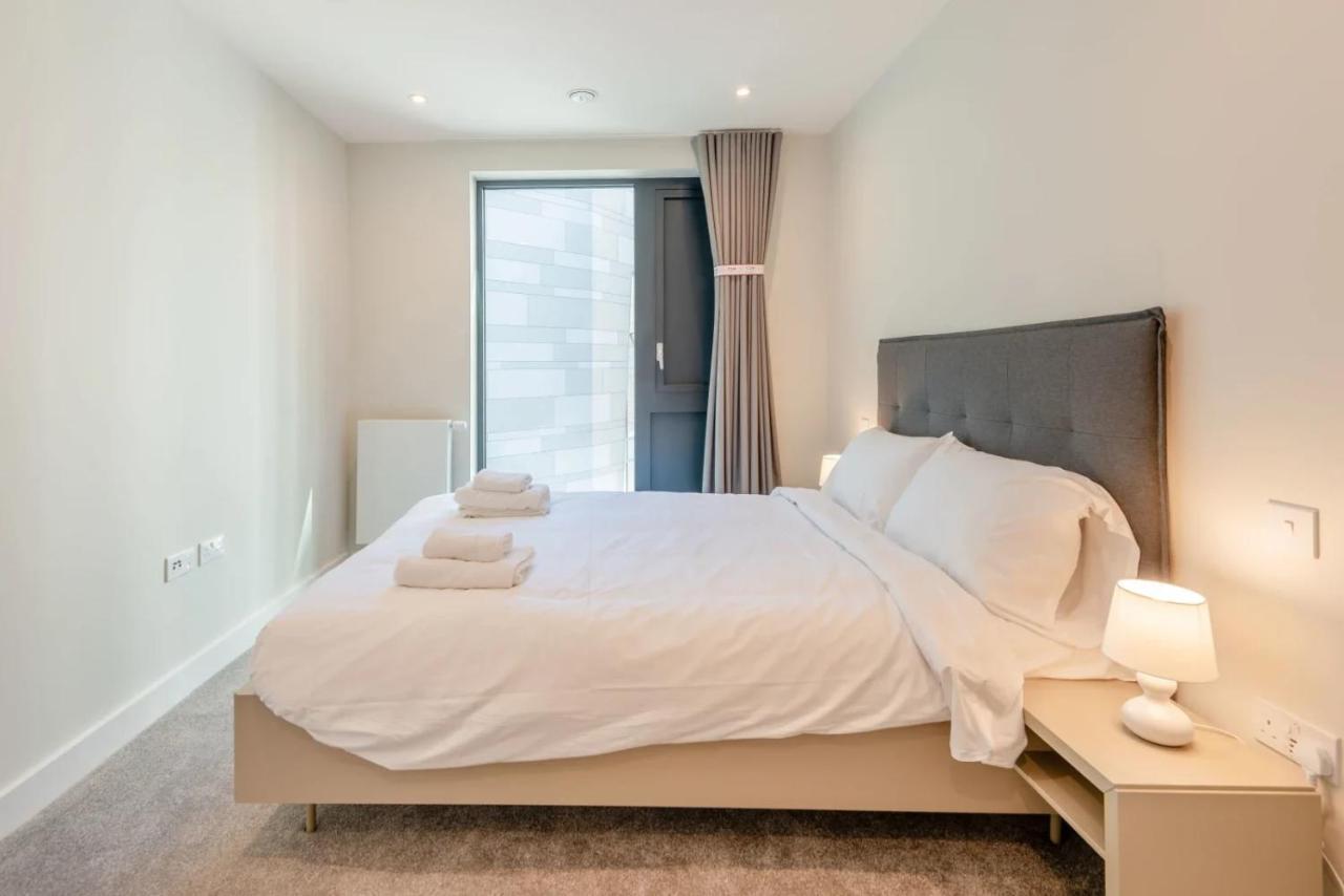 Modern Apartments In Brentford 2 Minutes Walk From Kew Bridge Eksteriør billede